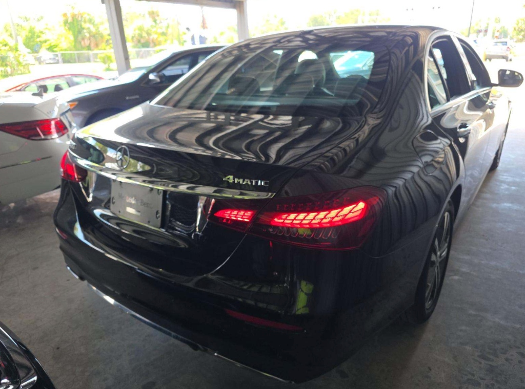 Rear Profile & 4MATIC Badge