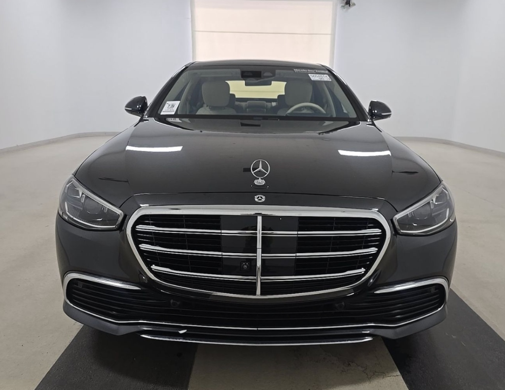 2023 Mercedes-Benz S-Class Front Profile